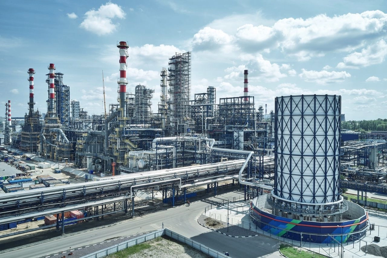 «Газпром нефть»: качество от перегонки до топливного бака
